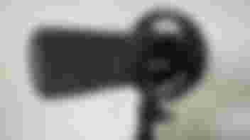 Black mic with Maono branding in white along the side.